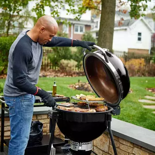 grelha de cozedura barbecue grelhador a carvão weber Summit Kamado