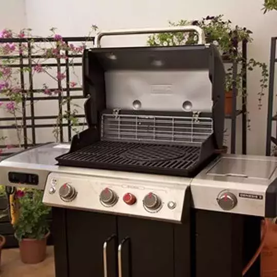 barbacoa weber gas Genesis II EX-335 NEGRA
