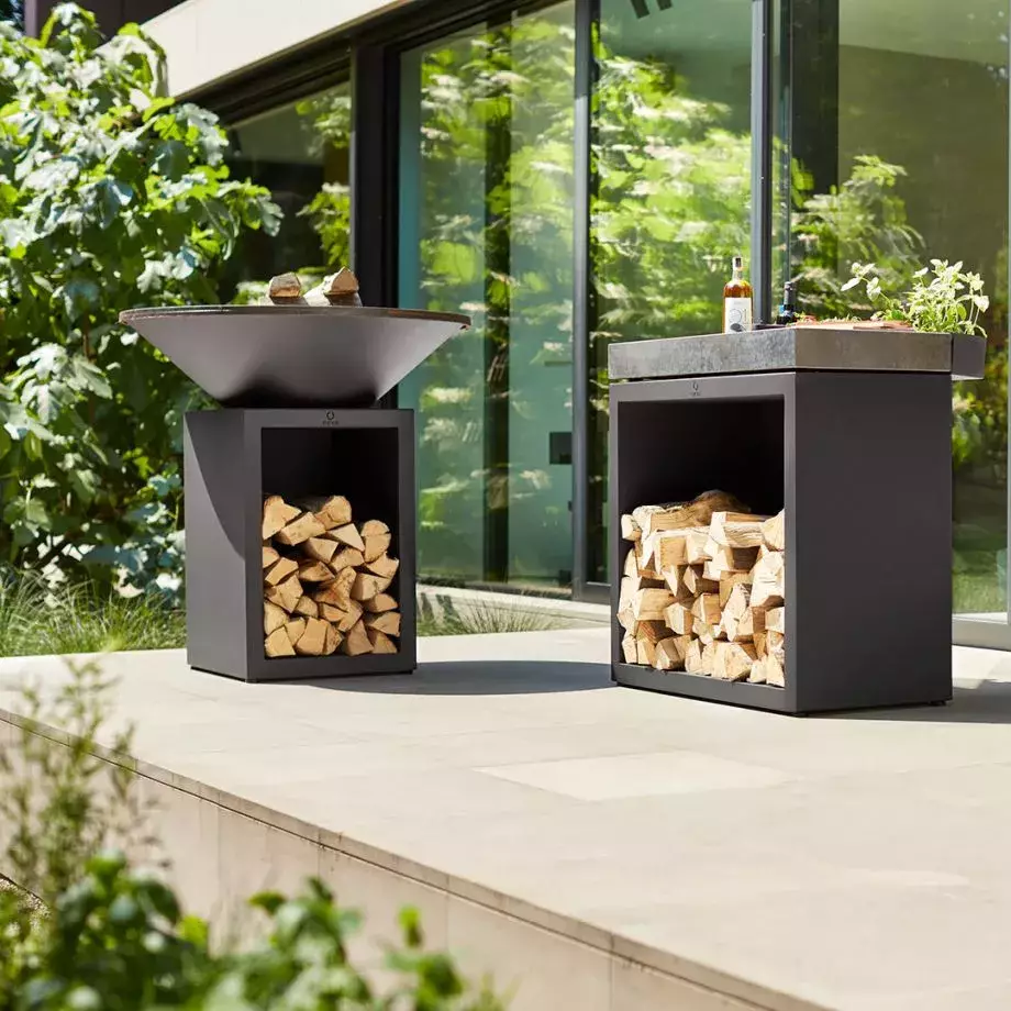 Espaço de armazenamento para barbecue a lenha - OFYR Classic Black 100