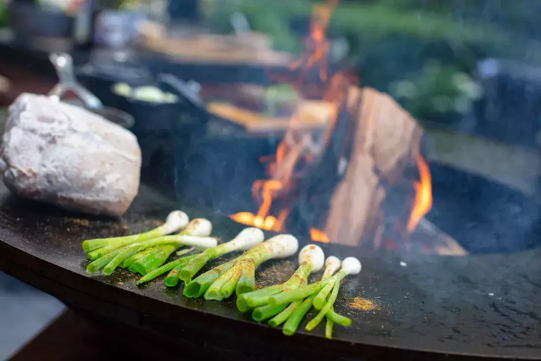 Barbecue a lenha aço de desenho estilo Corten - OFYR Clássico Preto 100 PRO