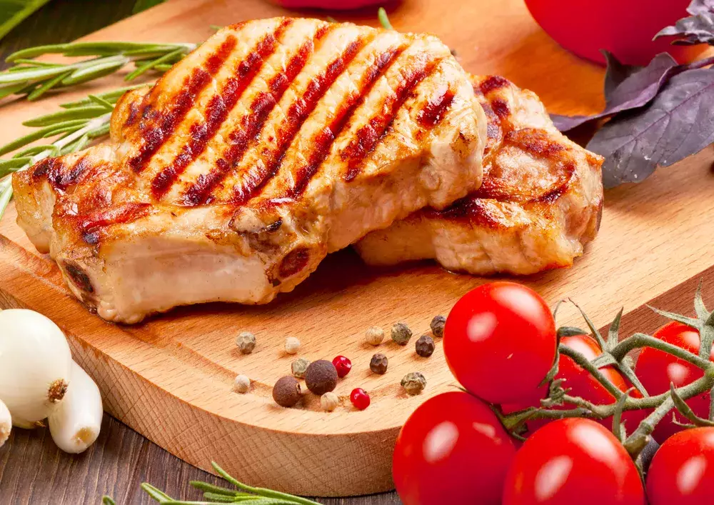 8 CHULETAS DE LOMO DE CERDO DUROC ALIMENTADO CON CASTAÑAS GALLEGO CON HUESO